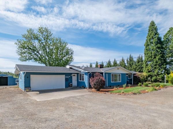 38225 Mount Hope Dr, Lebanon, OR 97355