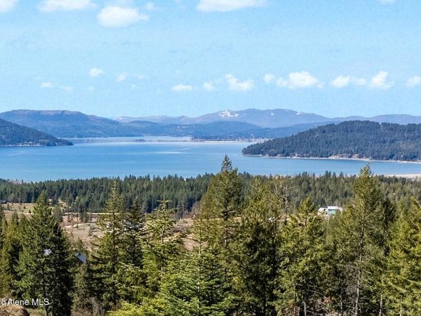 101 Green Monarch Lane , Sandpoint, ID 83864