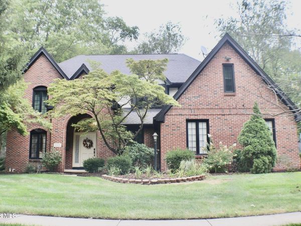 2910 Tracewood Drive, Toledo, OH 43617