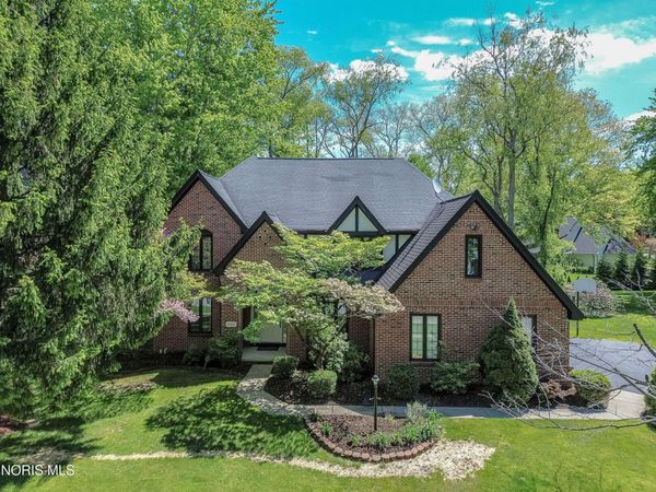 2910 Tracewood Drive, Toledo, OH 43617