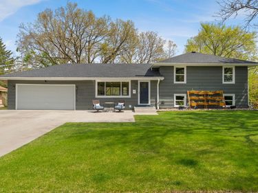 4916 Overlook Drive, Bloomington, MN 55437