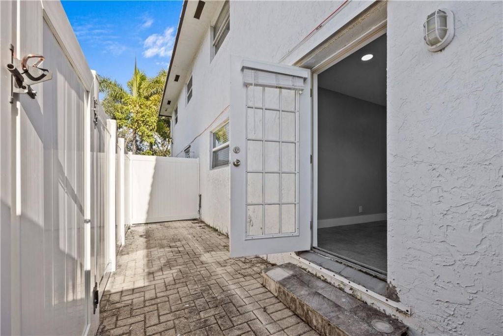 1470 N Dixie Highway, Unit 2, Fort Lauderdale, FL 33304 Photo
