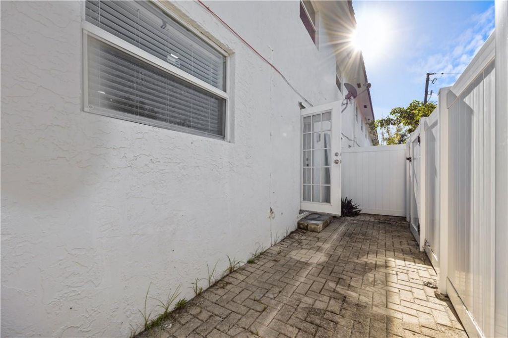 1470 N Dixie Highway, Unit 2, Fort Lauderdale, FL 33304 Photo