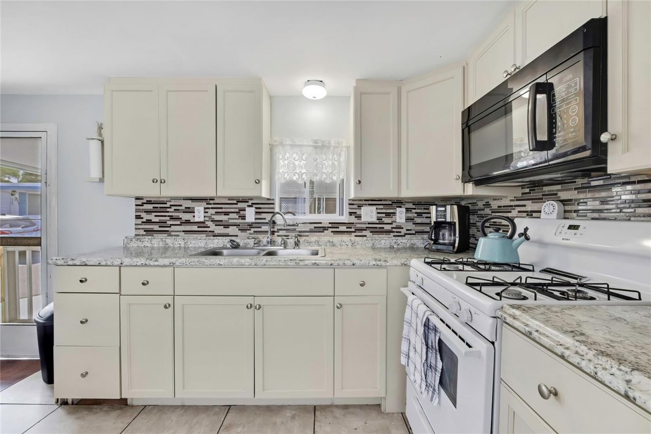 770 32nd Avenue S, Unit 522, Saint Petersburg, FL 33705 Photo