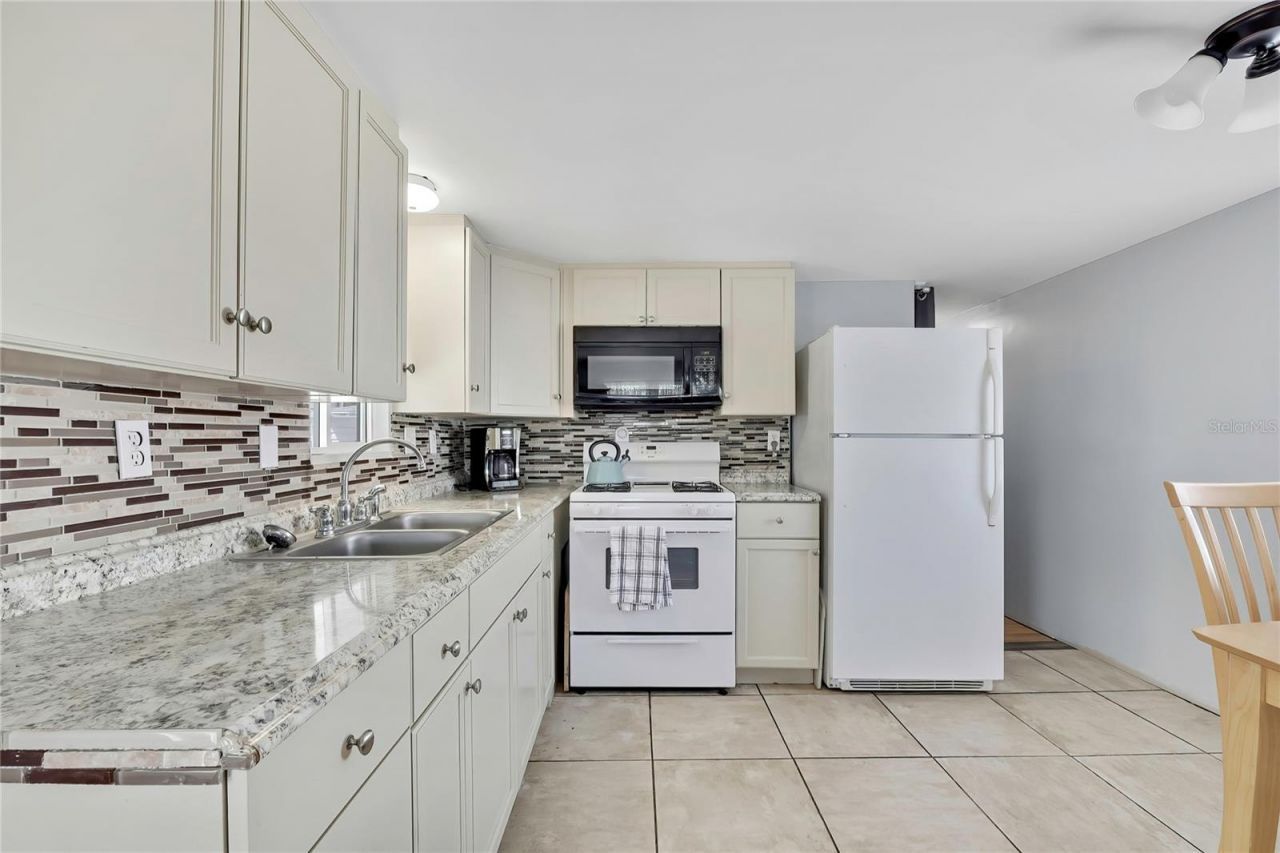 770 32nd Avenue S, Unit 522, Saint Petersburg, FL 33705 Photo