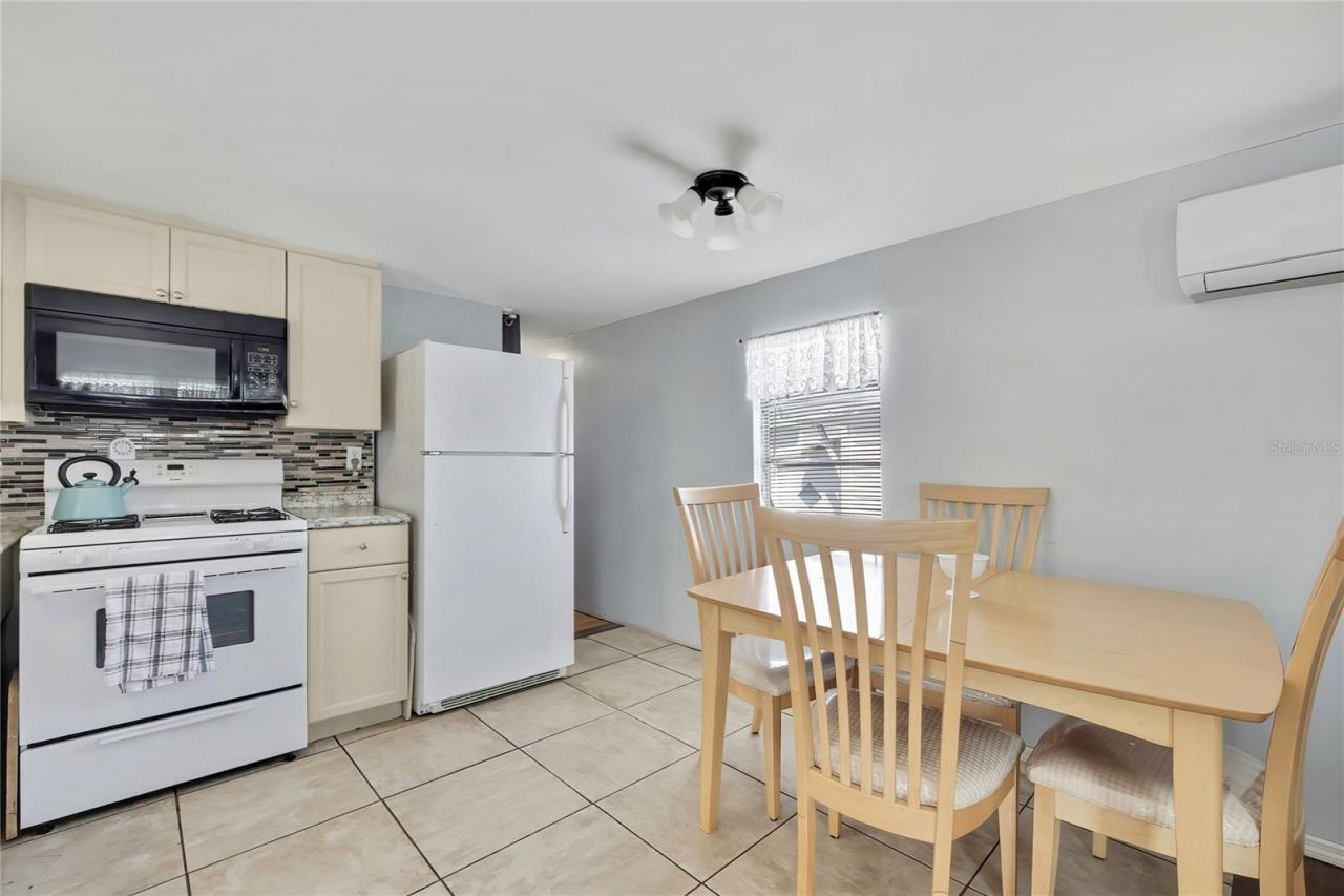 770 32nd Avenue S, Unit 522, Saint Petersburg, FL 33705 Photo