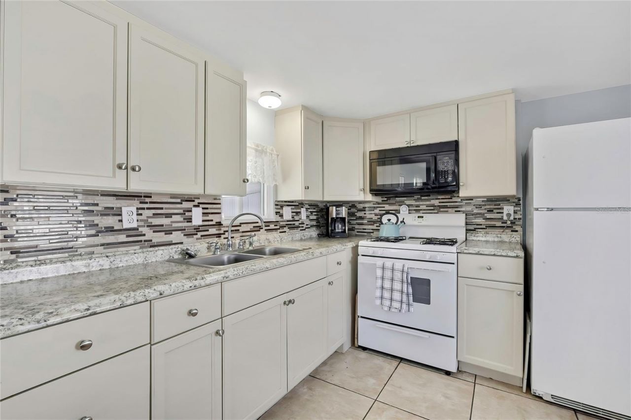 770 32nd Avenue S, Unit 522, Saint Petersburg, FL 33705 Photo