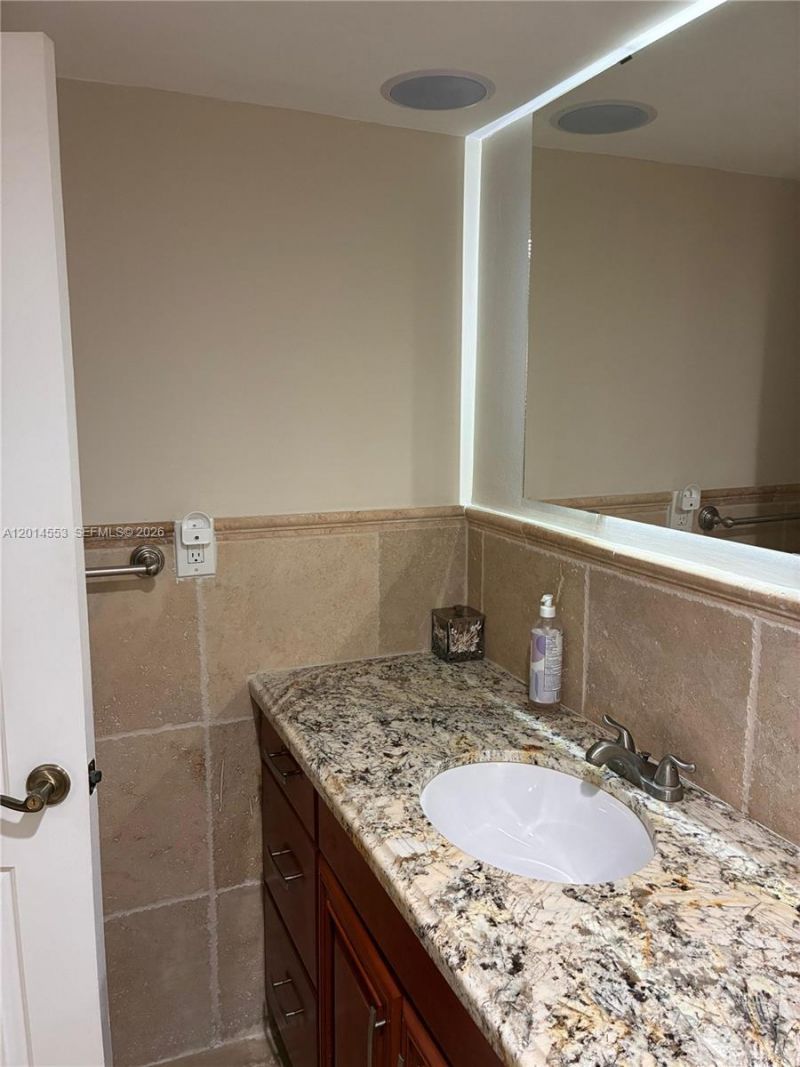 2780 NE 183rd St, Unit 1, Aventura, FL 33160 Photo