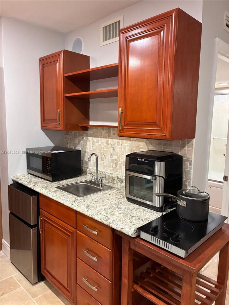 2780 NE 183rd St, Unit 1, Aventura, FL 33160 Photo