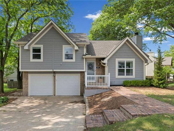 547 N Persimmon Drive, Olathe, KS 66061
