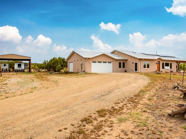 1322 Mountain Valley Road , Edgewood, NM 87015