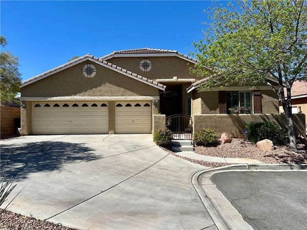 10697 Bonnyhill Street , Las Vegas, NV 89141