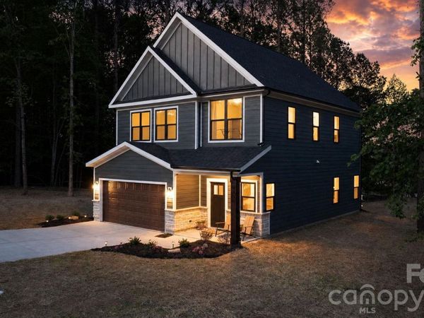 5256 Whitewater Drive, Hickory, NC 28601