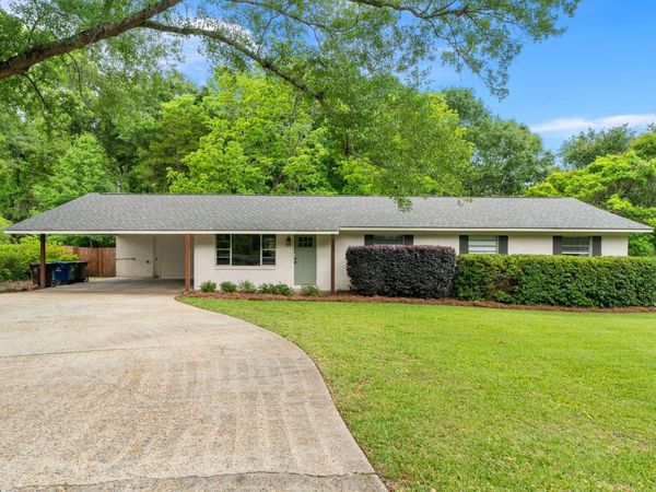202 Pinehills Dr., Hattiesburg, MS 39402