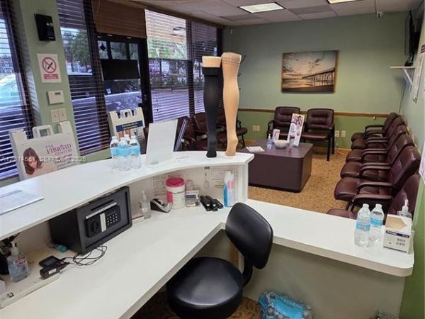 5409 N State Road 7 , Tamarac, FL 33319