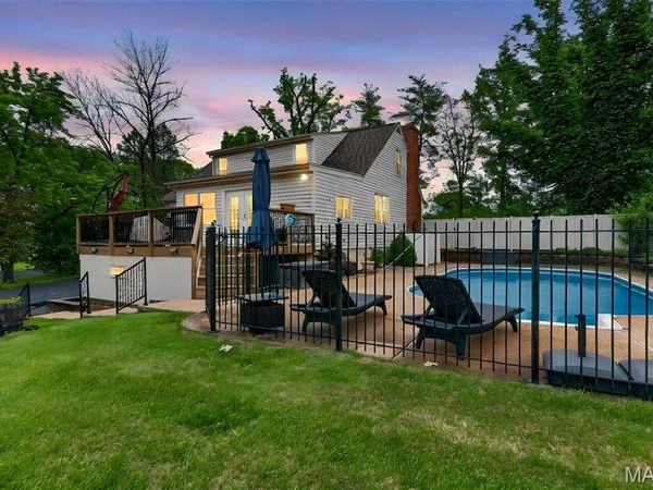671 Meramec Station Road, Manchester, MO 63021
