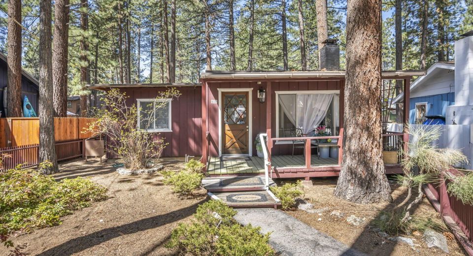 1084 Juniper Avenue, South Lake Tahoe, CA 96150 Photo