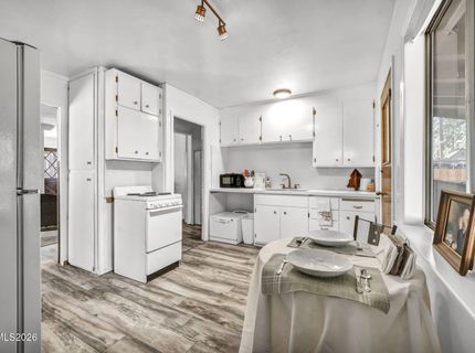 1084 Juniper Avenue, South Lake Tahoe, CA 96150 Photo