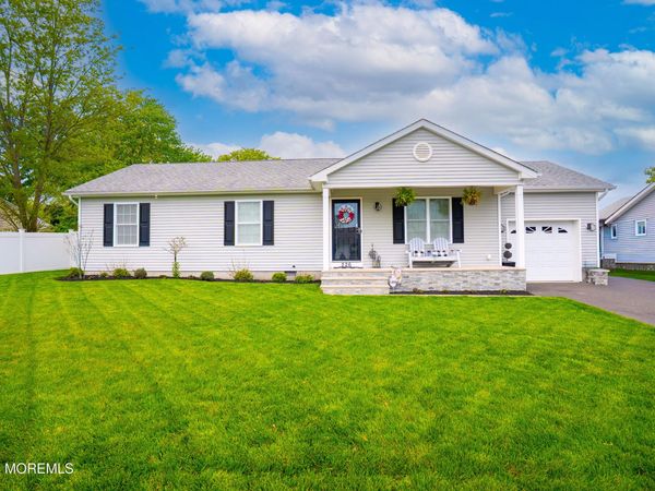 226 Pennant Avenue, Beachwood, NJ 08722