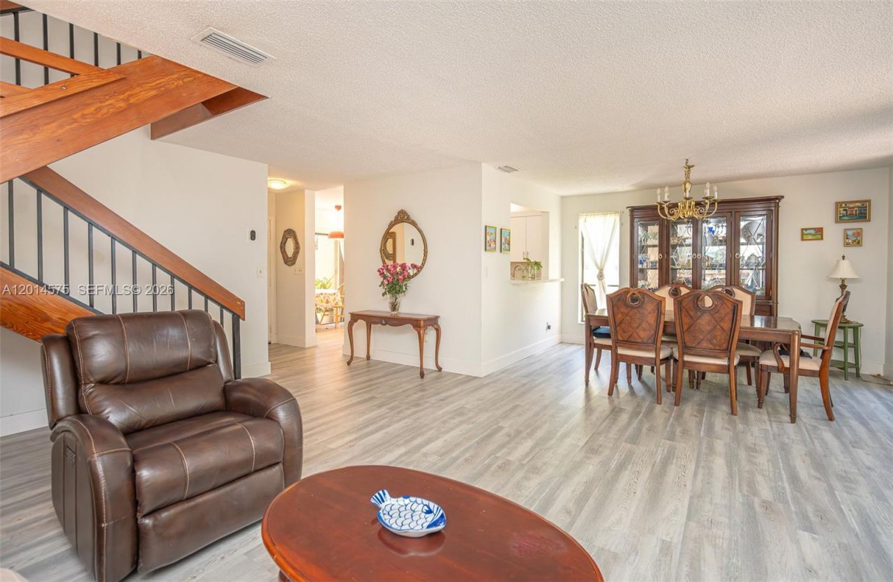 3350 Torremolinos Ave , Unit F-40, Doral, FL 33178 Photo