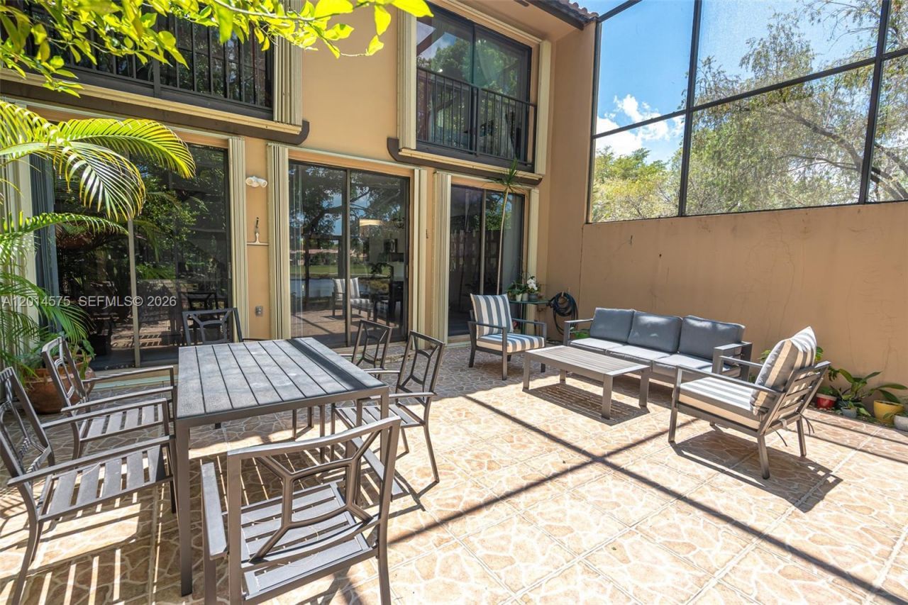 3350 Torremolinos Ave , Unit F-40, Doral, FL 33178 Photo