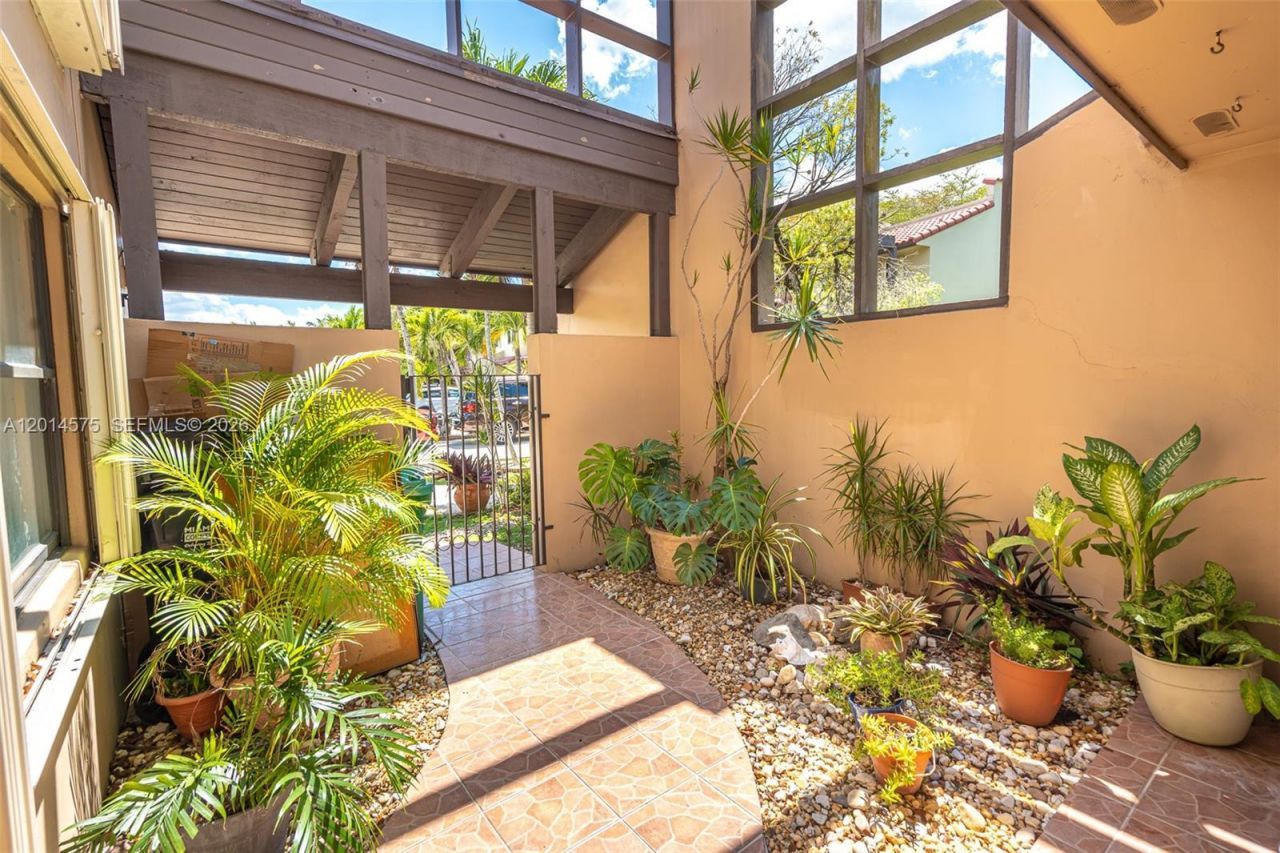 3350 Torremolinos Ave , Unit F-40, Doral, FL 33178 Photo