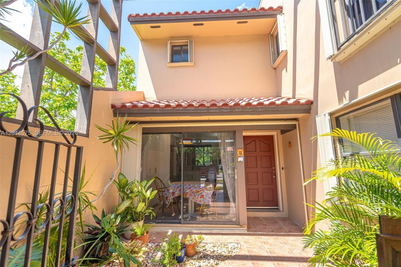 3350 Torremolinos Ave , Unit F-40, Doral, FL 33178 Photo