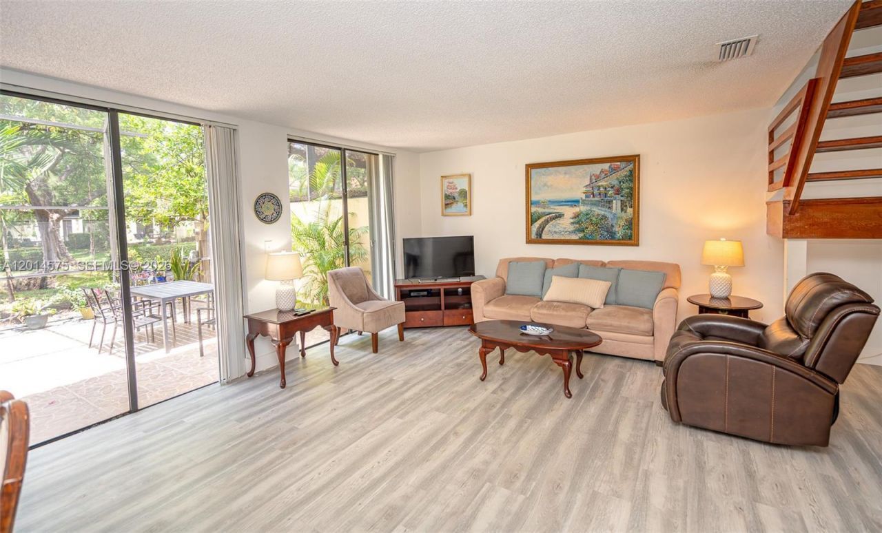 3350 Torremolinos Ave , Unit F-40, Doral, FL 33178 Photo