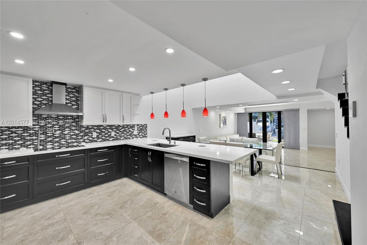 Please Call For Address, Unit 802, Sunny Isles Beach, FL 33160 Photo