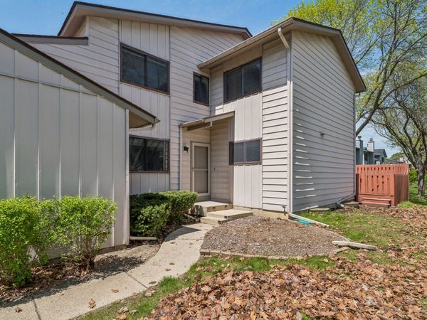 130 Windsor Drive , Vernon Hills, IL 60061