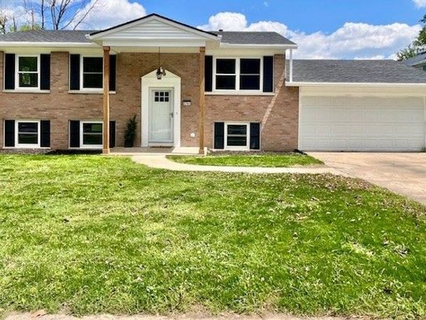 5703 Sir Gawain Drive , Godfrey, IL 62035