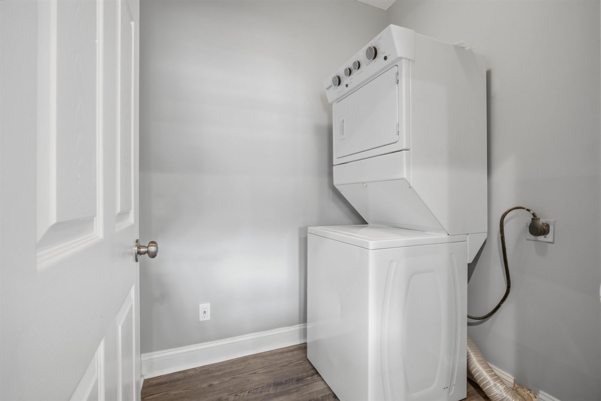 5054 Belleglen Ct. Photo 12