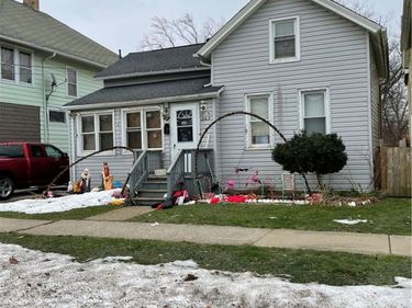 267 Lake Shore Drive E, Dunkirk, NY 14048