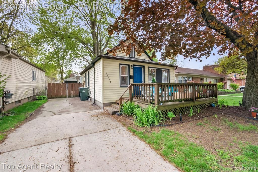 21718 Elizabeth Street, Saint Clair Shores, MI 48080 Main Photo