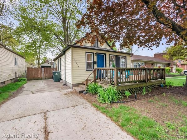 21718 Elizabeth Street , St. Clair Shores, MI 48080