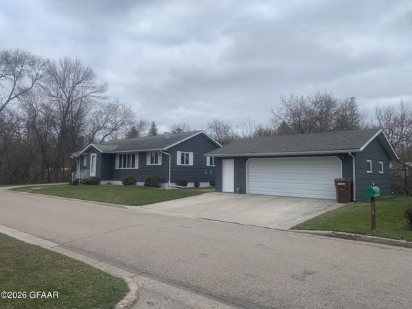 308 1ST Avenue N, Cavalier, ND 58220