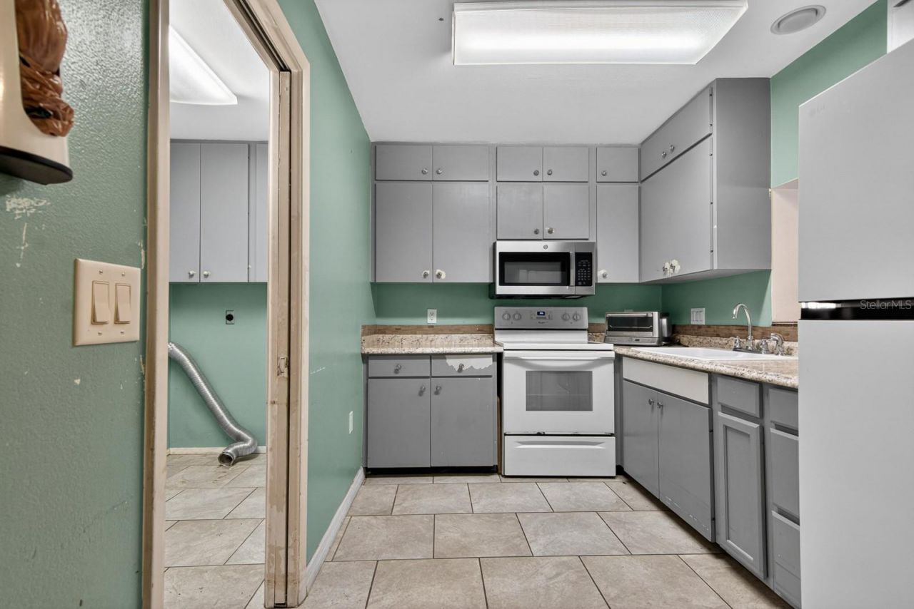 318 Timberlake Drive, Bradenton, FL 34210 Photo