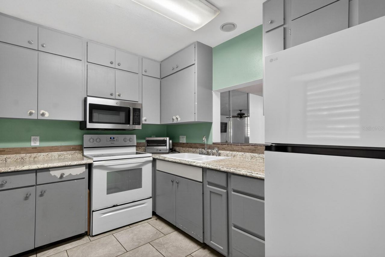 318 Timberlake Drive, Bradenton, FL 34210 Photo