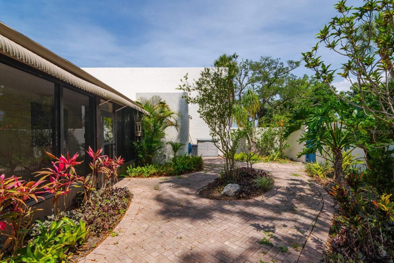 318 Timberlake Drive, Bradenton, FL 34210 Photo