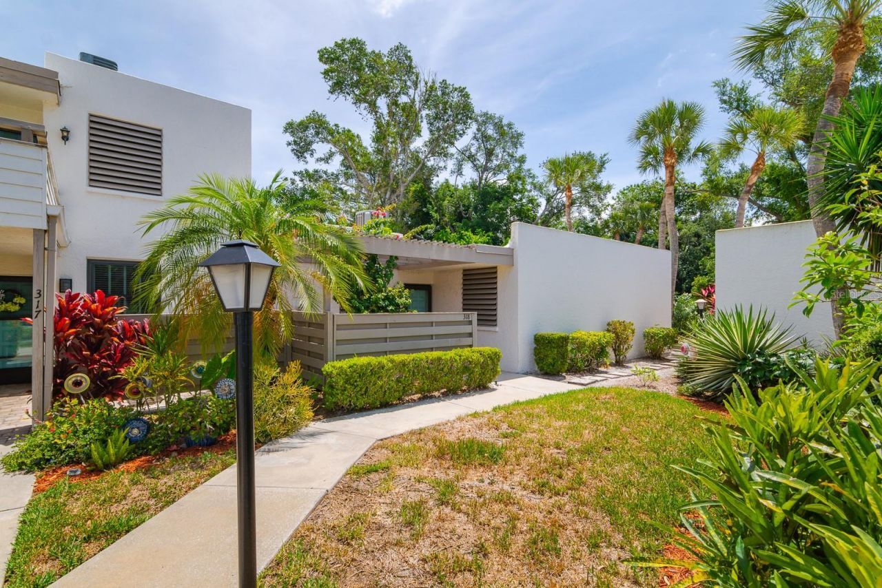 318 Timberlake Drive, Bradenton, FL 34210 Photo