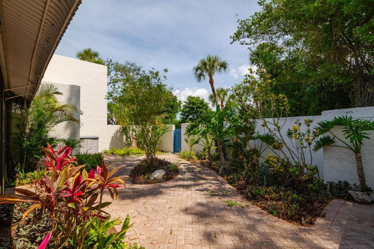 318 Timberlake Drive, Bradenton, FL 34210 Photo