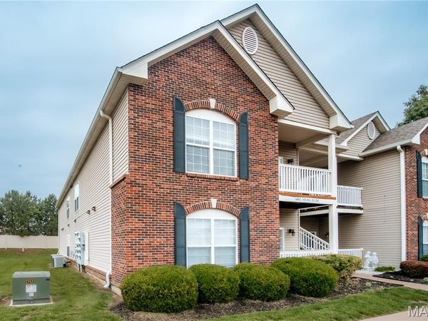 6401 Brookfield Court Drive, Unit 202, St Louis, MO 63129