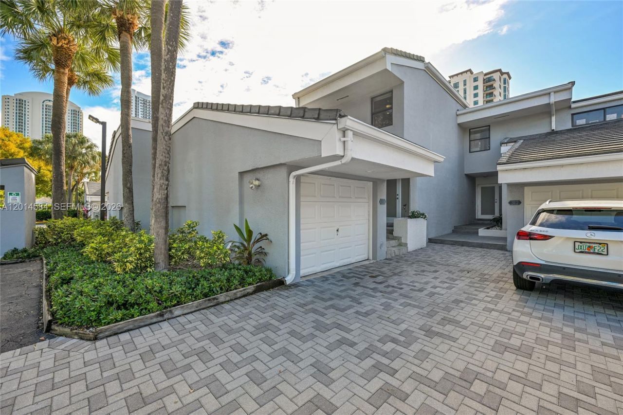 310 Poinciana Dr , Unit 802, Sunny Isles Beach, FL 33160 Photo