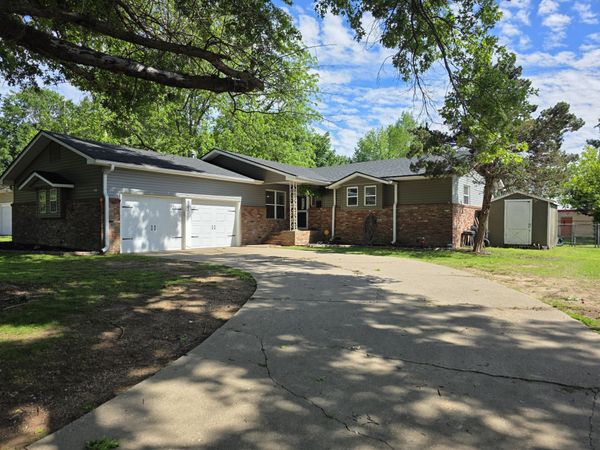 2014 Harvard Avenue , Miami, OK 74354