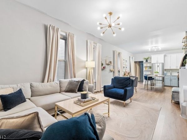 100 Manhattan Ave, Unit 2L, Jersey, NJ 07307