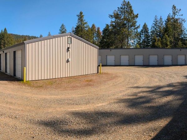 6 Pine ST , Moyie Springs, ID 83845