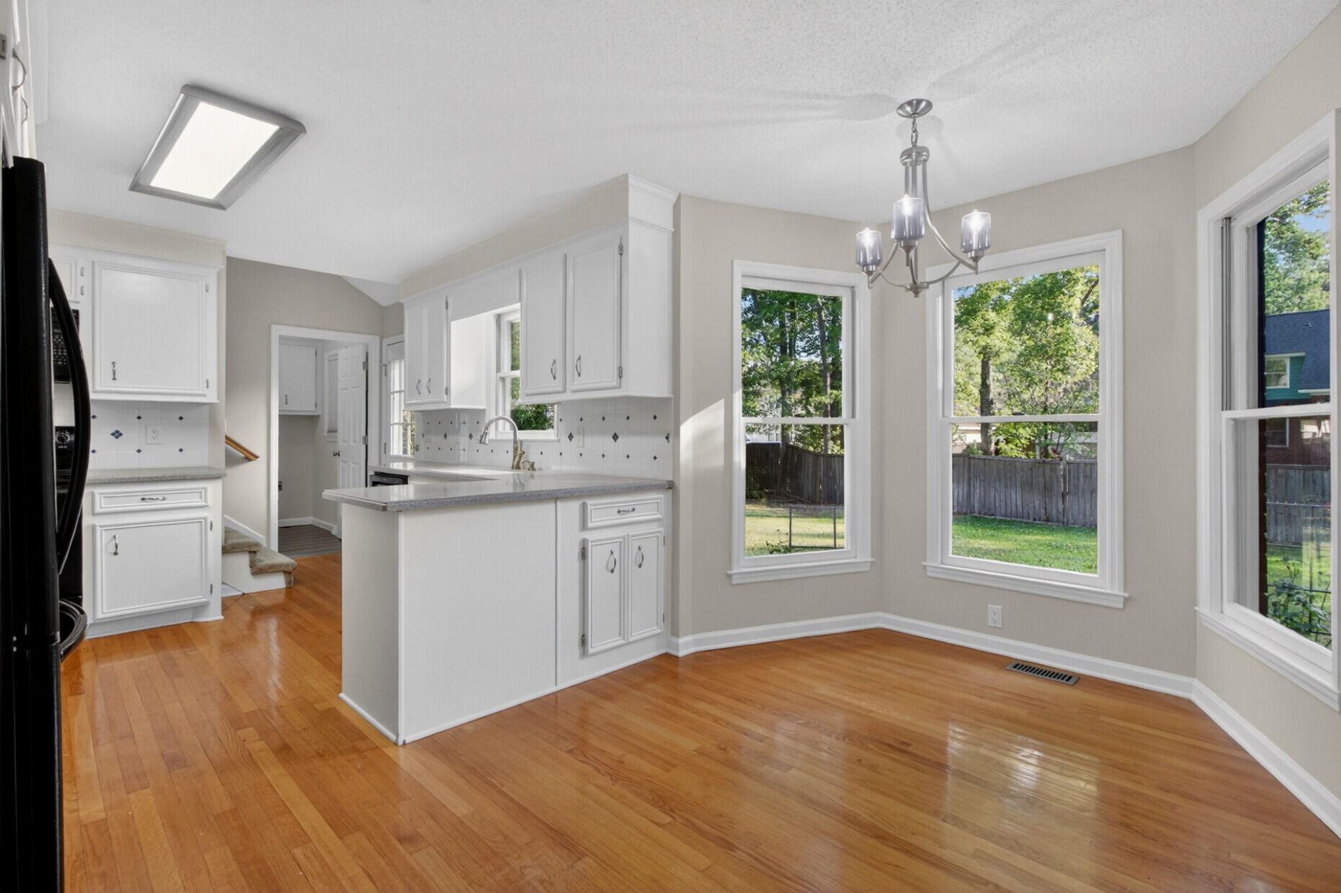 200 Loch Lomond Street Photo 11