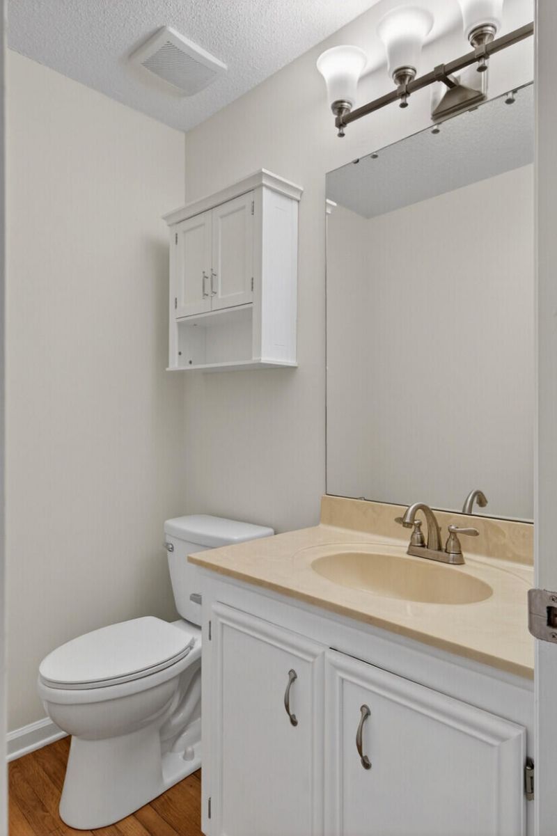 200 Loch Lomond Street Photo 12