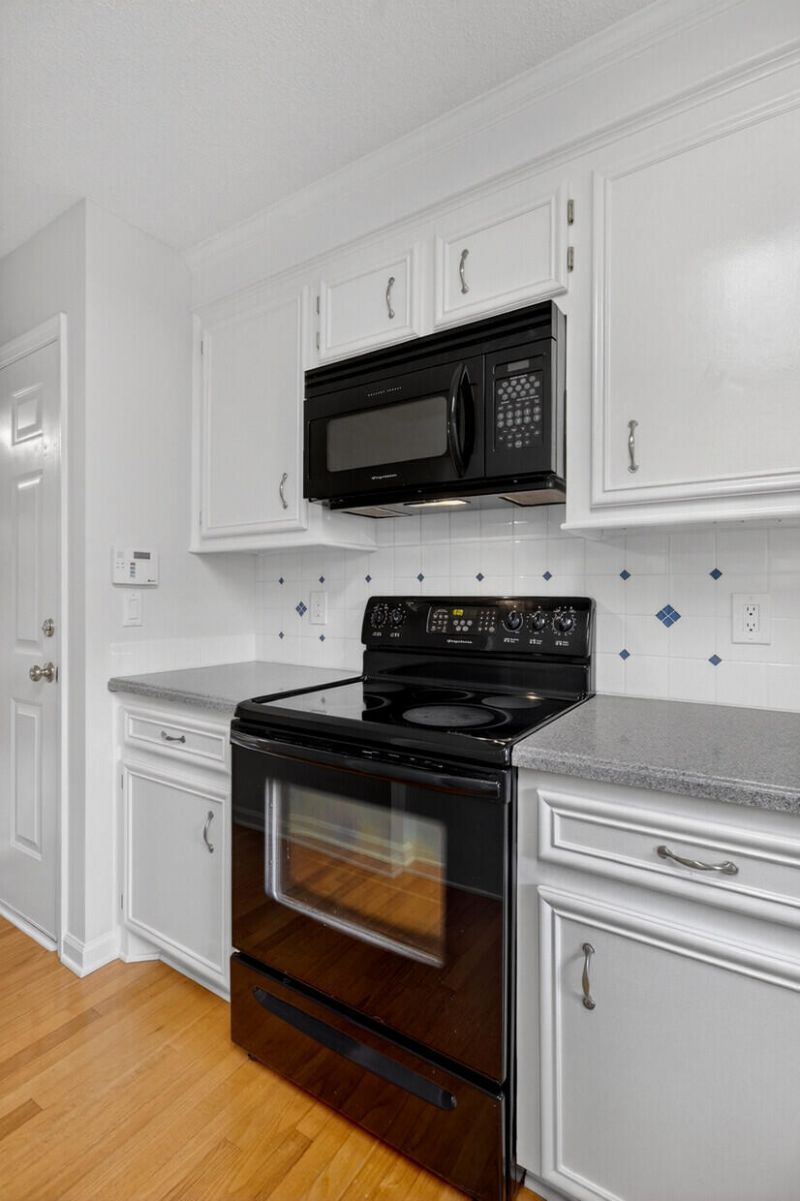 200 Loch Lomond Street Photo 14