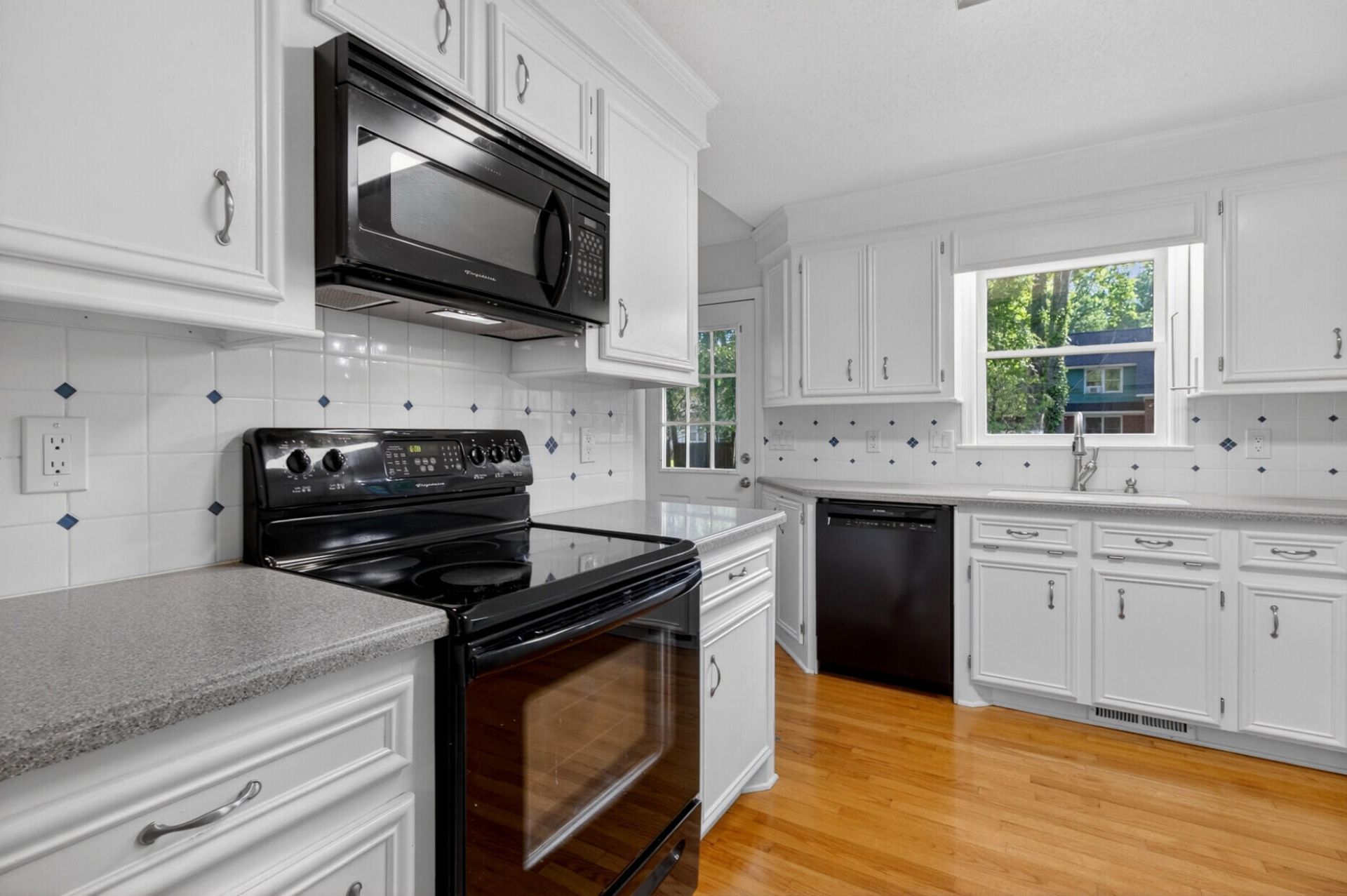 200 Loch Lomond Street Photo 15